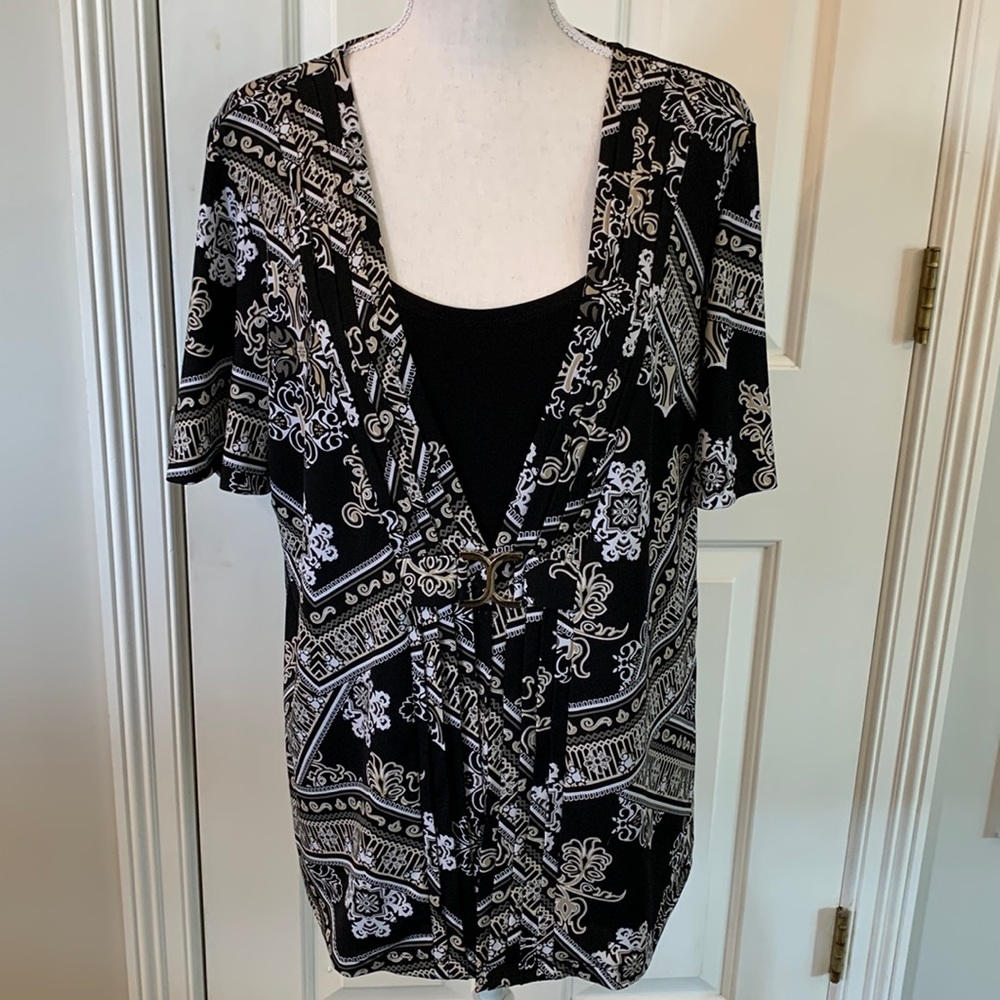 JM Collection Size L layered look top with gold accent